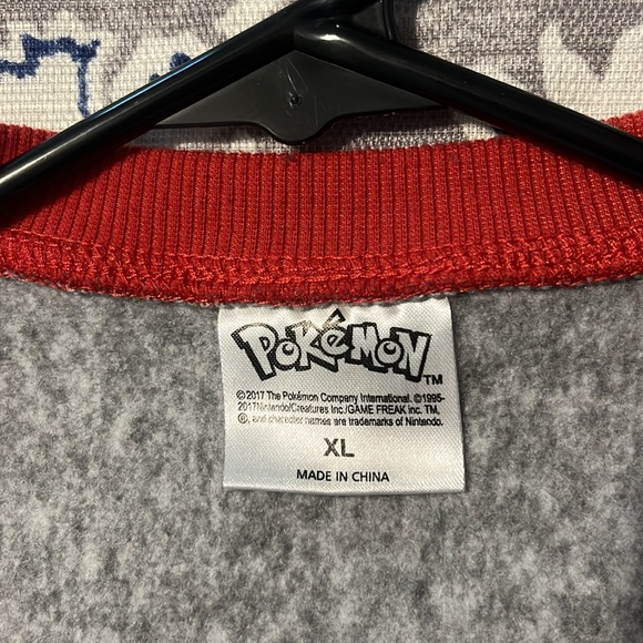 Pokémon Pikachu Christmas sweater-size XL- Material 100% polyester - Picture 3 of 3